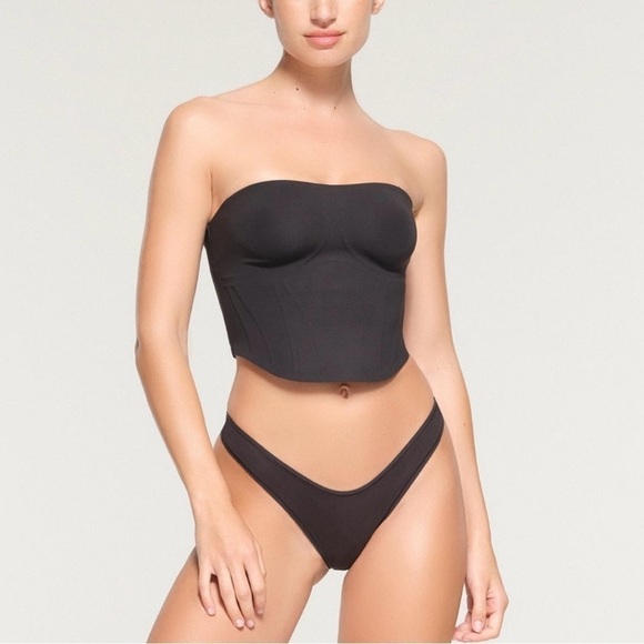 SKIMS Bonded Crop Corset in Onyx - Picture 6 of 7